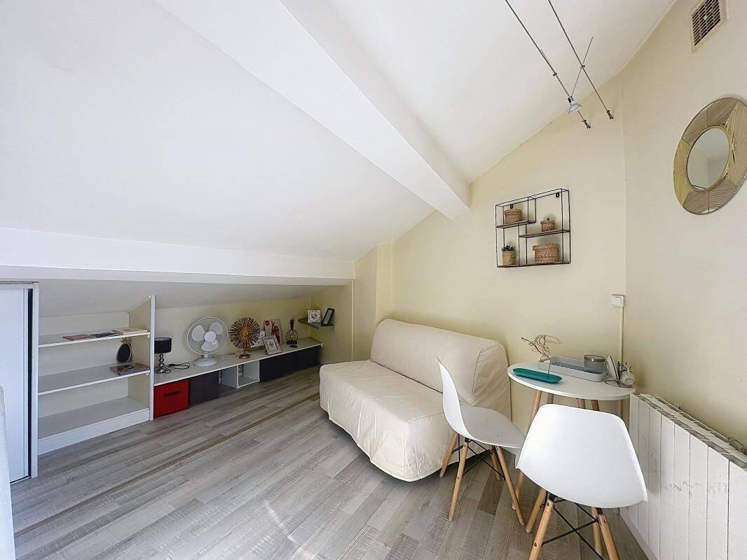 Appartement 1 pièce 10 m² · à Avignon · 10,3 m² · 350 €