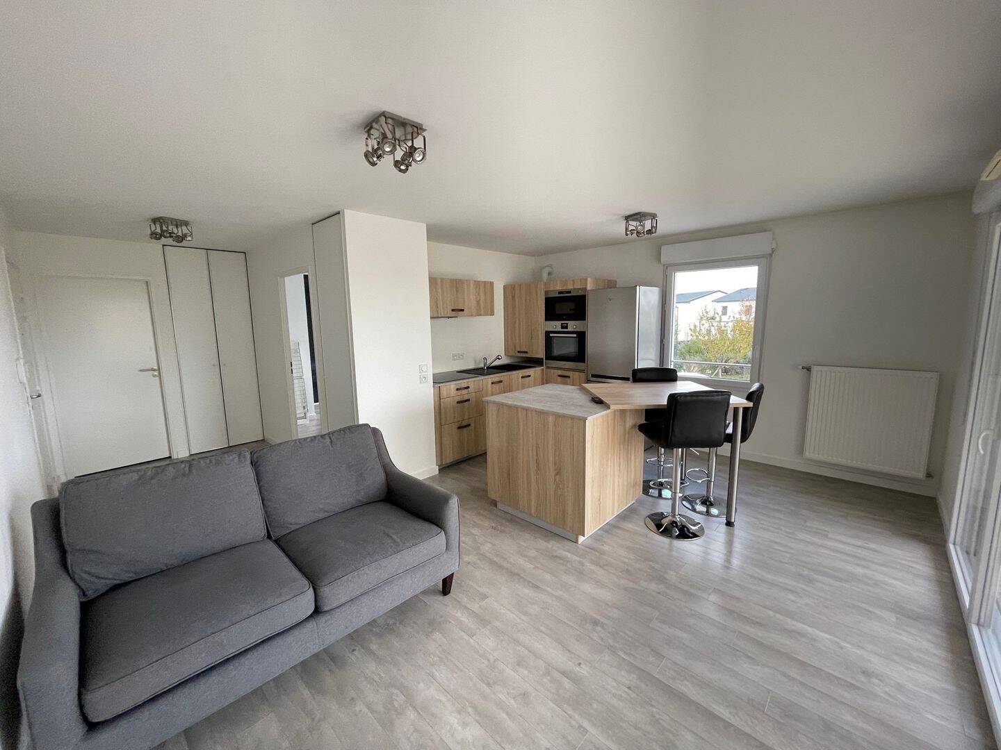 Appartement 2 pièces 43 m² · à Saint-Priest · 43 m² · 860 €/mois