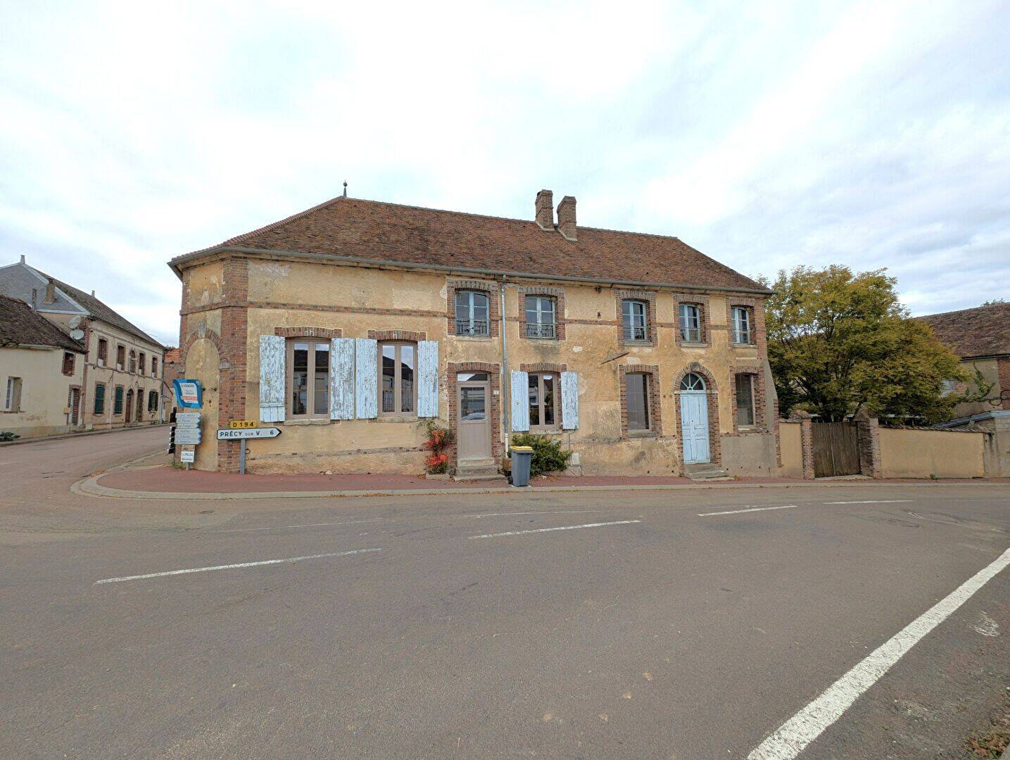 Maison 6 pièces 218 m² · à Cudot · 218 m² · 154 900 €