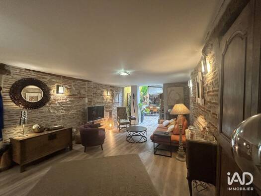 Maison à vendre 245 000 € 5 pièces 4 chambres 143 m² École Joseph Bara-Groupe scolaire Carnot-Hôtel de Ville Agen 47000