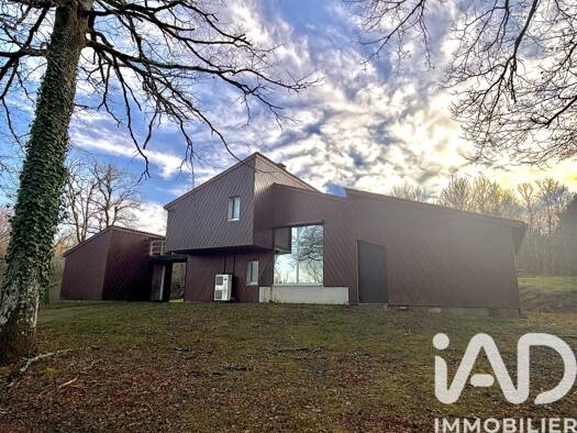 Maison à vendre 221 000 € 6 pièces 3 chambres 185 m² 30 000 m² de terrain Montembœuf 16310