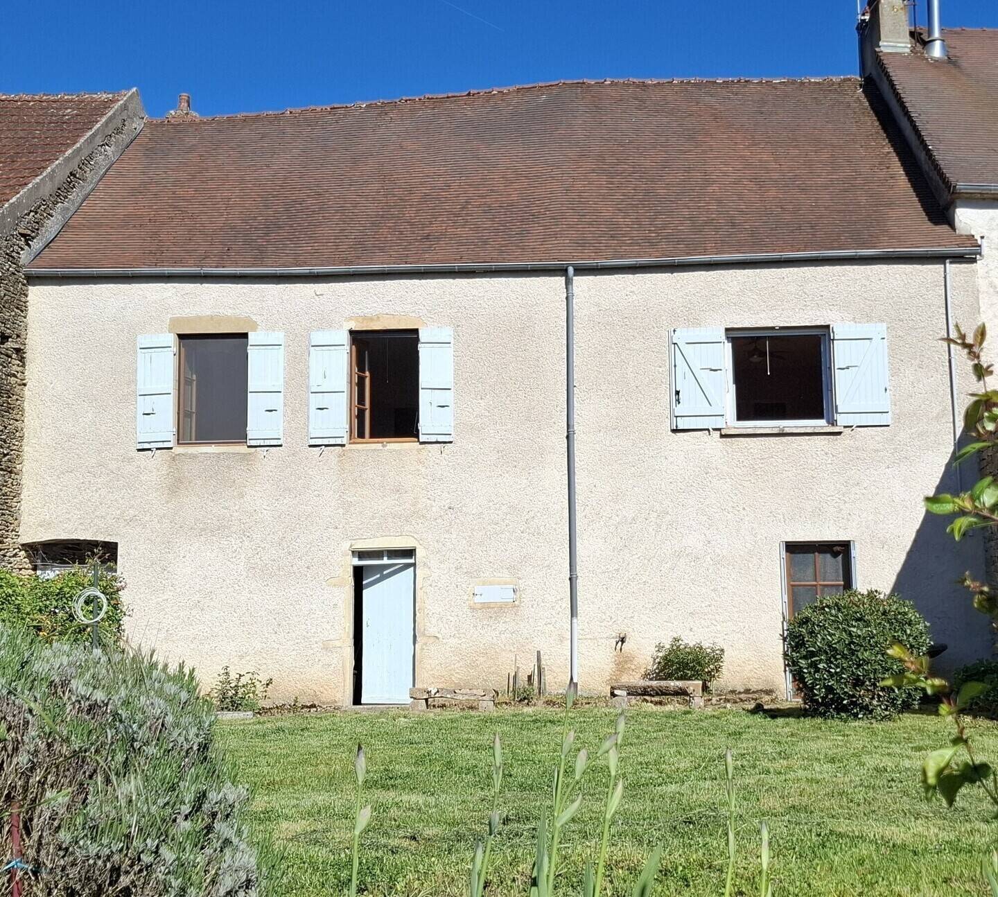 Maison 6 pièces 120 m² · à Joncy · 120 m² · 120 000 €
