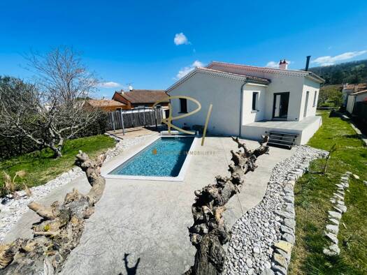 Villa à vendre 388 000 € 6 pièces 4 chambres 130 m² 2 498 m² de terrain Ruoms 07120