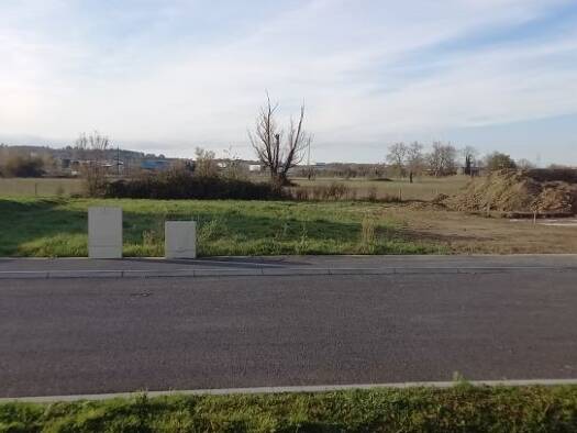 Terrain constructible viabilisé à vendre 53 000 € 583 m² de terrain Habitat Diffus Revel 31250