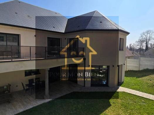 Pavillon à vendre 747 990 € 8 pièces 5 chambres 315 m² Chartres 28000