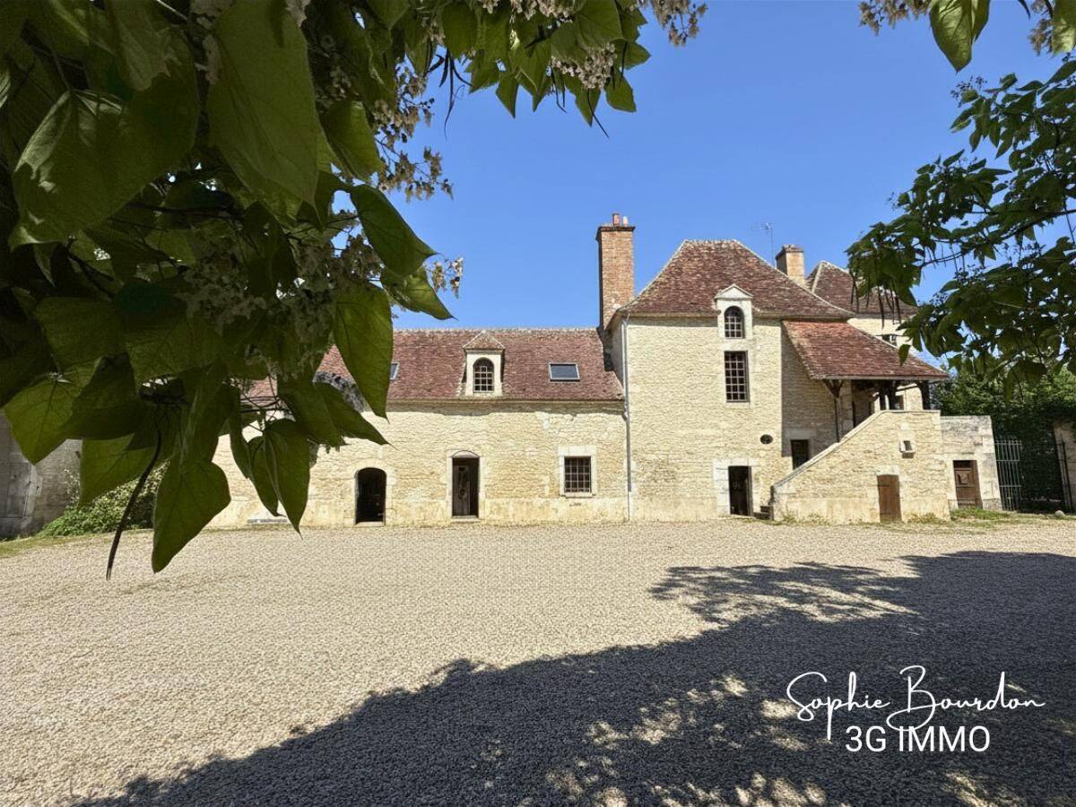 Maison 13 pièces 444 m² · à Escolives-Sainte-Camille · 444 m² · 780 000 €