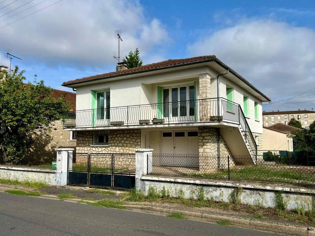 Maison 5 pièces 101 m² · à La Rochefoucauld-en-Angoumois · 101 m² · 174 000 €