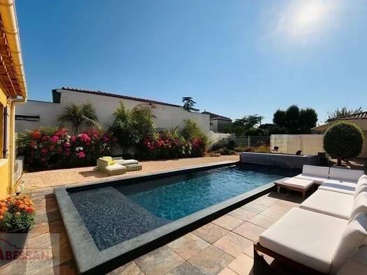 Maison de plain-pied à vendre 350 000 € 5 pièces 4 chambres 133 m² 1 272 m² de terrain Chantilly Alès 30100