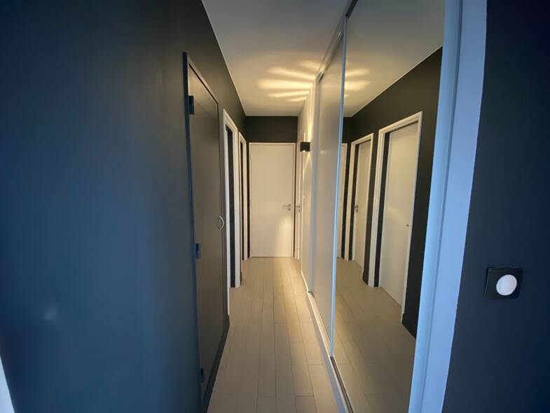 Appartement à louer 1 130 € 4 pièces 3 chambres 65 m² Étage 2/4 Nantes 44100