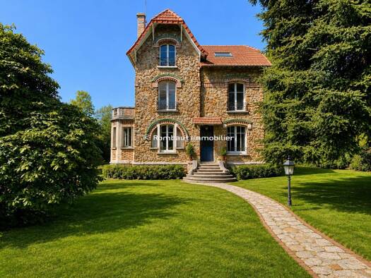 Maison à vendre 1 790 000 € 10 pièces 6 chambres 193 m² 1 834 m² de terrain Bourg-La Feuillaume Nord La Celle-Saint-Cloud 78170
