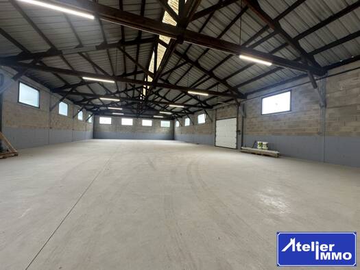 Entrepôt à vendre 580 000 € 457 m² d'espace de stockage Les Deux Vallées Brunoy 91800