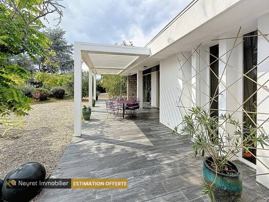 Villa à vendre 895 000 € 8 pièces 5 chambres 225 m² 2 670 m² de terrain Saint-Martin-la-Plaine 42800