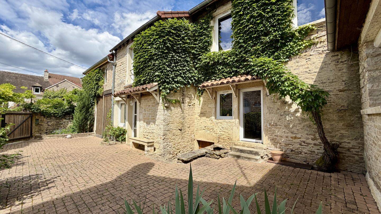 Maison 8 pièces 196 m² · à Auxey-Duresses · 196 m² · 590 000 €