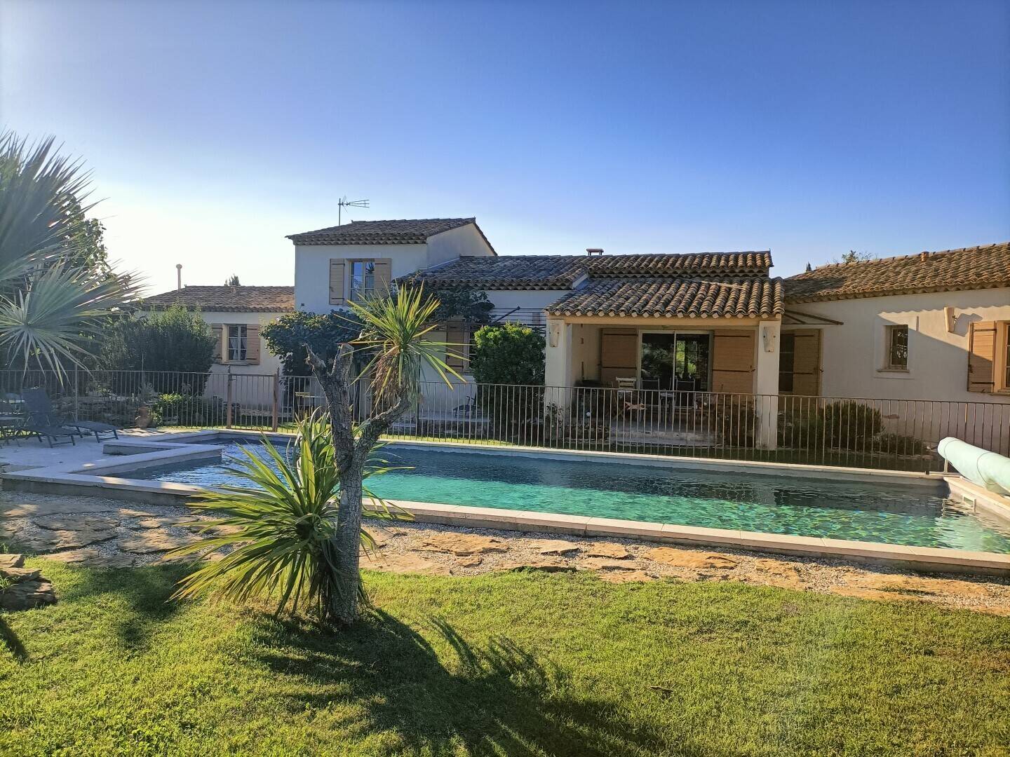 Maison 10 pièces 176 m² · à Taillades · 176 m² · 990 000 €