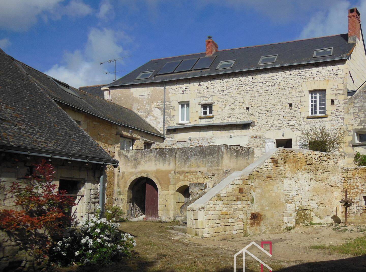 Maison 9 pièces 269 m² · à Gennes-Val-de-Loire · 269 m² · 335 000 €