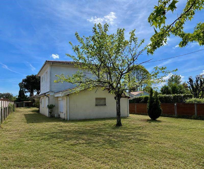 Maison 8 pièces 180 m² · à Saint-Médard-en-Jalles · 180 m² · 421 200 €