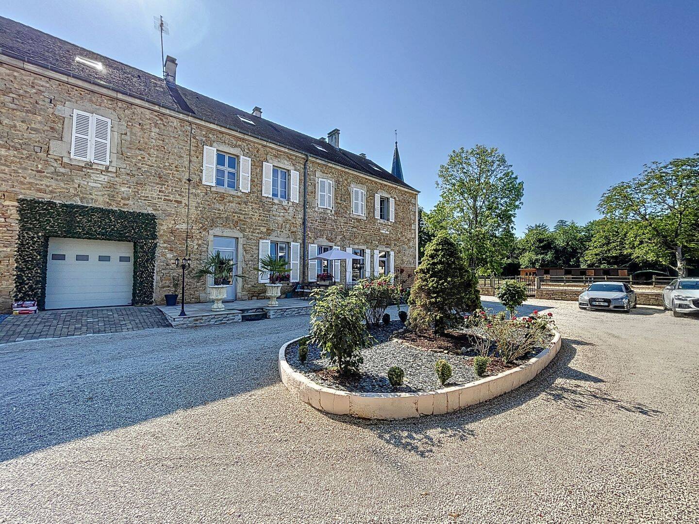 Maison 11 pièces 350 m² · à Beaufort-Orbagna · 350 m² · 695 000 €