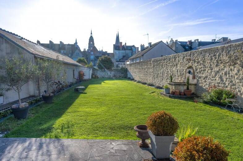 Maison de ville à vendre 390 000 € 4 pièces 3 chambres 95 m² 416 m² de terrain Coeur Centre Ville Bayeux 14400