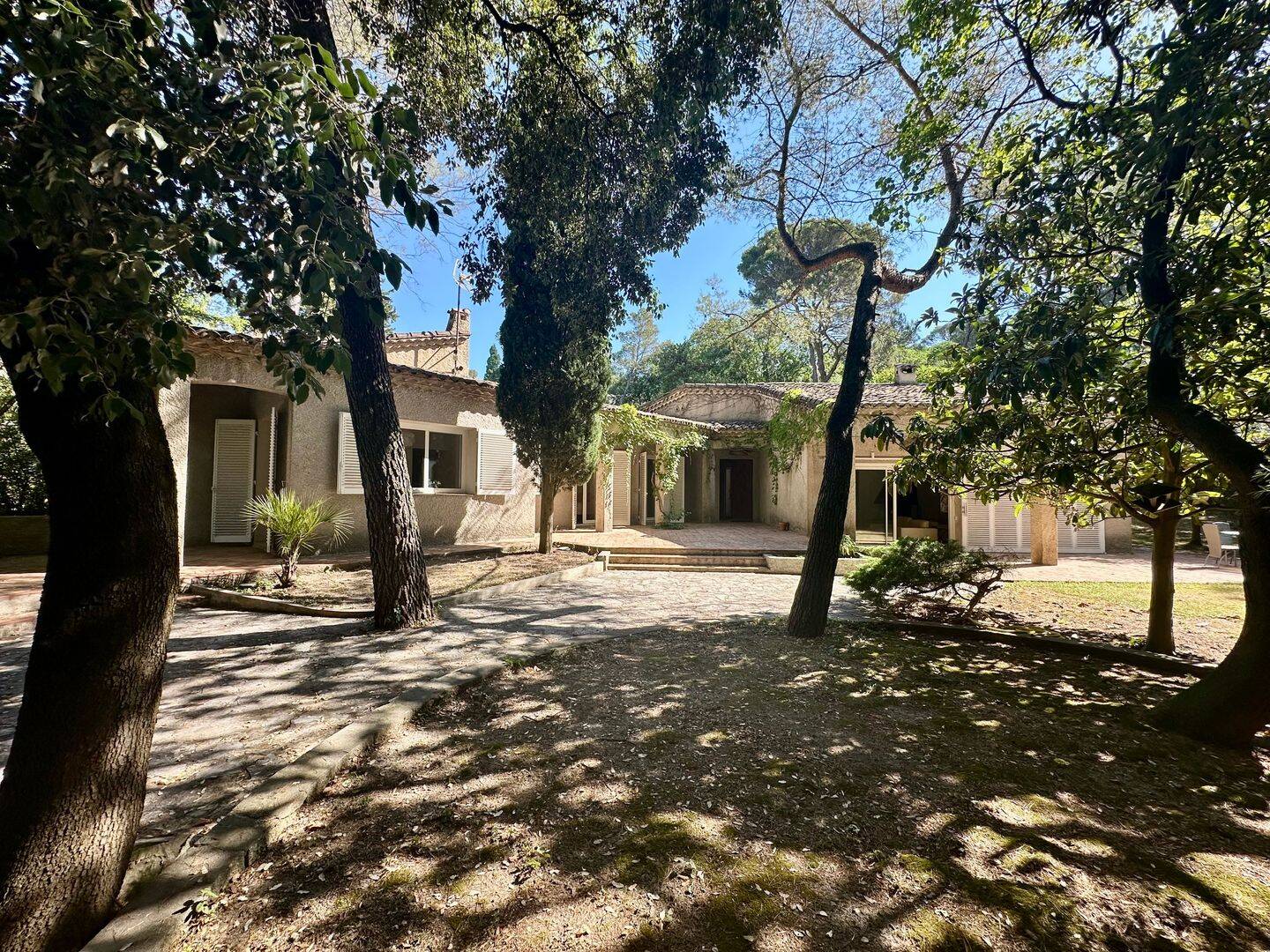 Maison 5 pièces 180 m² · à Nîmes · 180 m² · 935 000 €