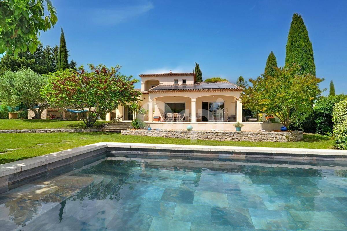 Maison 6 pièces 205 m² · à Uzès · 205 m² · 945 000 €