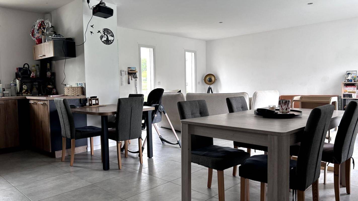 Maison 6 pièces 113 m² · à Saint-Julien-l'Ars · 113 m² · 294 000 €