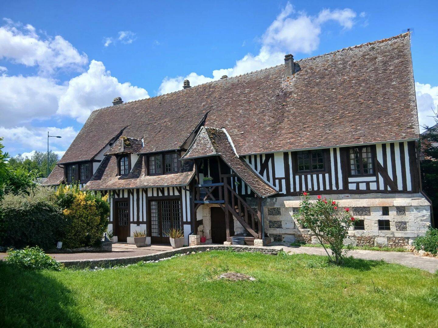 Maison 9 pièces 221 m² · à Beaumont-le-Roger · 221 m² · 225 000 €