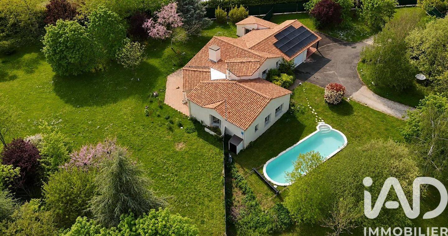 Maison 7 pièces 178 m² · à Chantonnay · 178 m² · 350 000 €