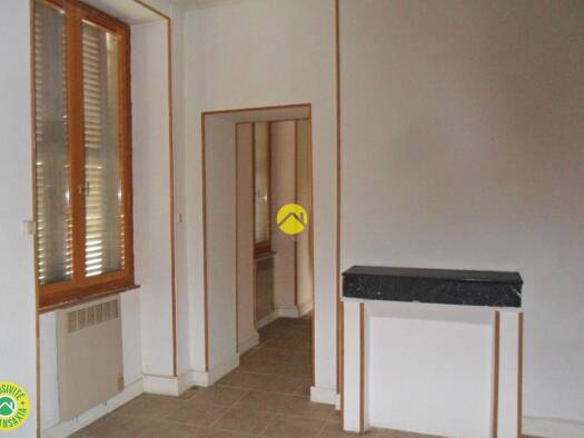 Appartement à vendre 57 500 € 5 pièces 2 chambres 110 m² 1er étage Ainay-le-Château 03360