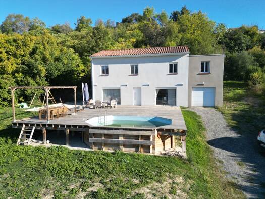 Maison à vendre 349 000 € 7 pièces 5 chambres 175 m² 1 830 m² de terrain Auch 32000