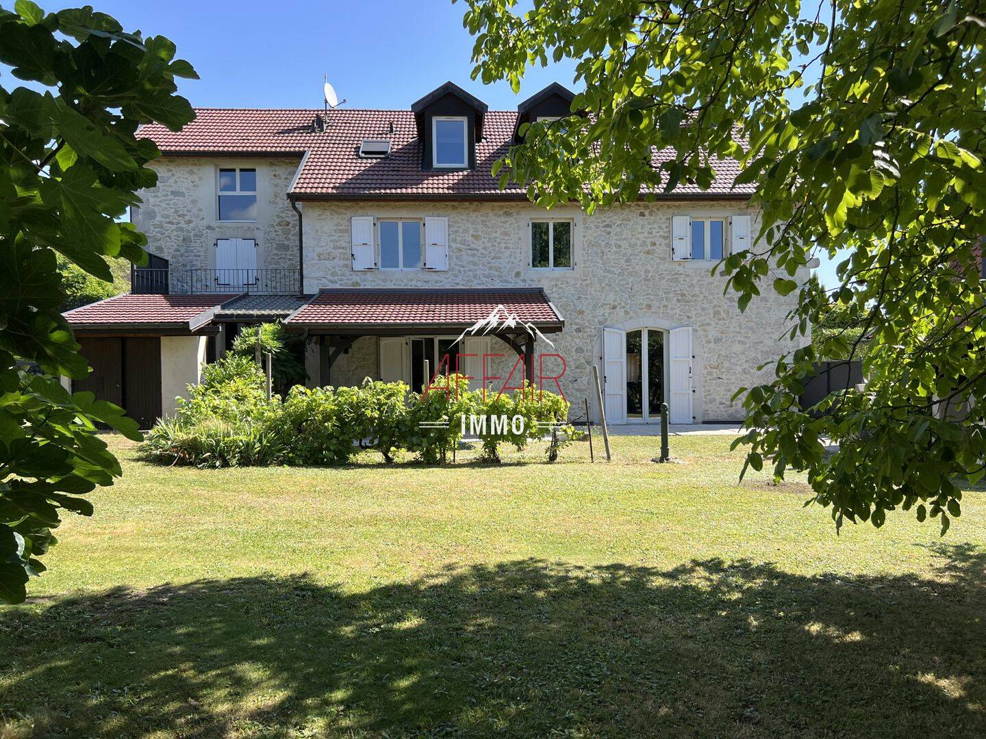 Maison 10 pièces 341 m² · à Saint-Jean-de-Gonville · 341,5 m² · 1 950 000 €
