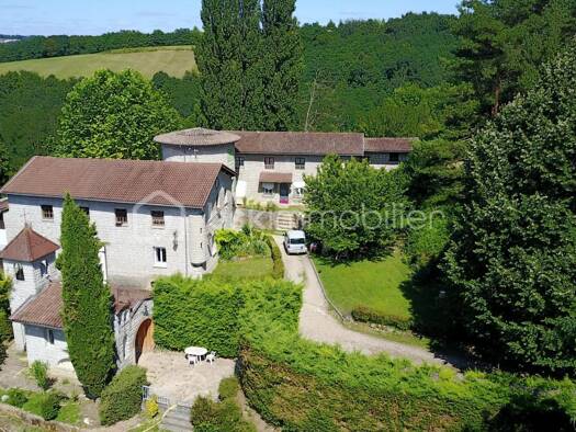 Ferme à vendre 1 260 000 € 13 pièces 6 chambres 600 m² 23 036 m² de terrain Septème 38780