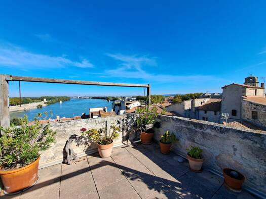 Appartement à vendre 430 000 € 4 pièces 2 chambres 107 m² RDC/2 Centre Ville-Mejan-La Cité Arles 13200