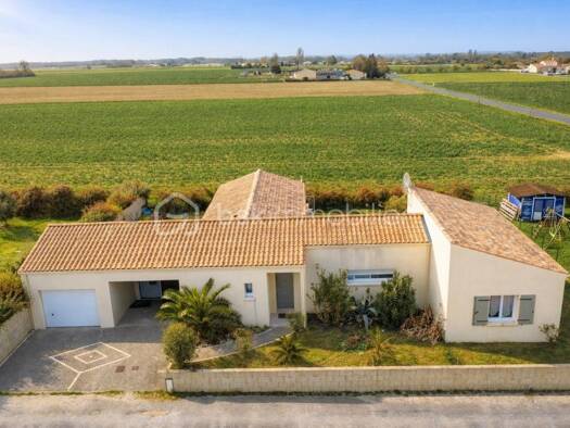 Maison à vendre 292 000 € 4 pièces 3 chambres 141 m² 746 m² de terrain Sainte-Gemme 17250