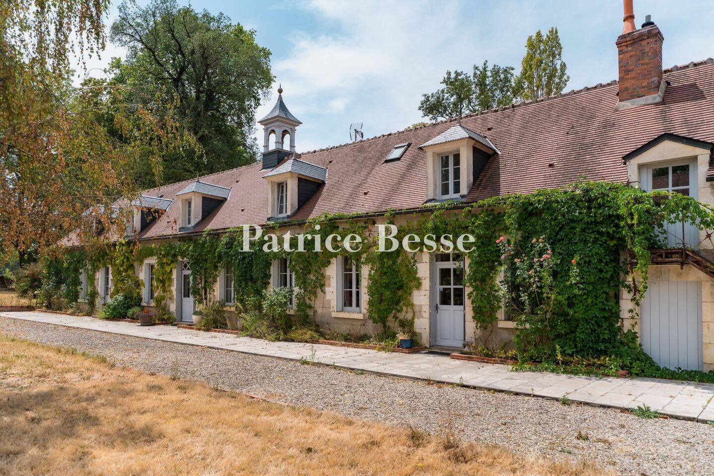 Maison 6 pièces 300 m² · à Cosne-Cours-sur-Loire · 300 m² · 379 000 €