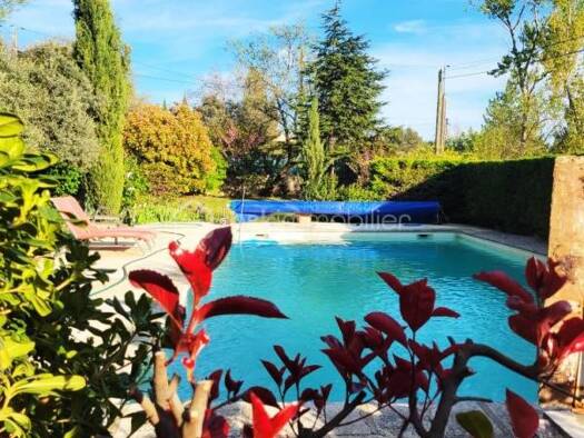 Maison de plain-pied à vendre 449 500 € 8 pièces 4 chambres 157 m² 1 841 m² de terrain Gargas 84400