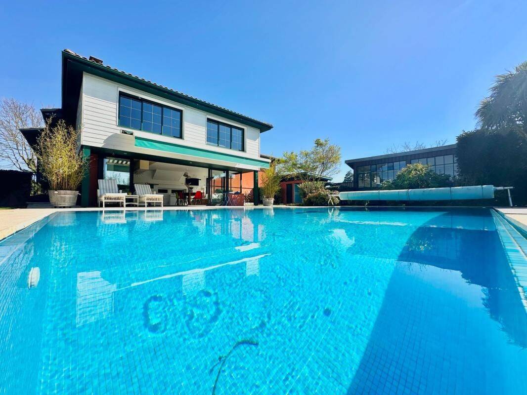 Maison 6 pièces 240 m² · à Ludon-Médoc · 240 m² · 595 000 €