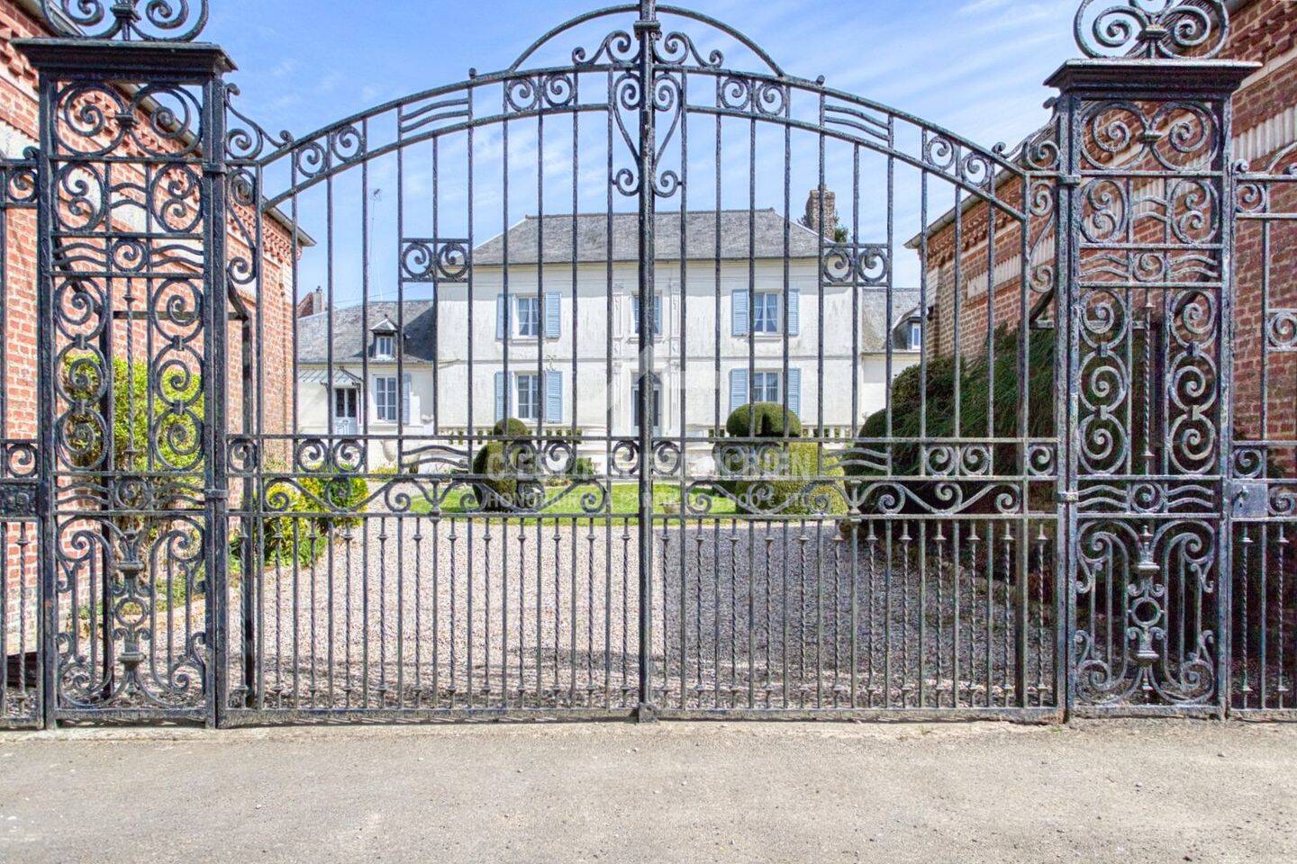 Maison 10 pièces 222 m² · à Pas-en-Artois · 222 m² · 340 000 €