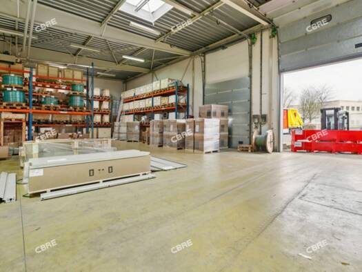 Entrepôt à vendre 3 200 000 € 2 100 m² d'espace de stockage Zone d'Activité Ouest A Lisses 91090