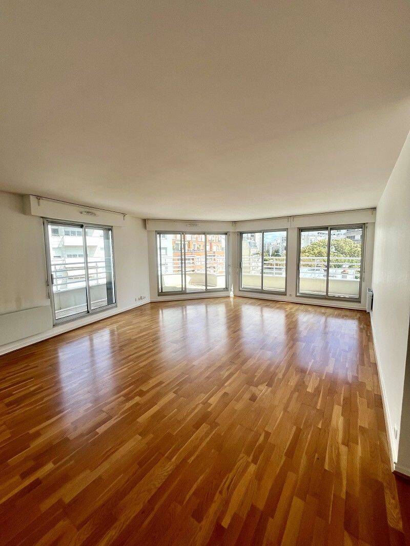 Appartement 4 pièces 115 m² · à Paris 15ème Arrondissement · 114,9 m² · 3 150 €/mois