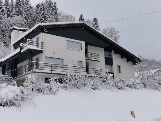 Maison à vendre 950 000 € 13 pièces 12 chambres 352 m² 3 373 m² de terrain Ecarts et Coteaux Gérardmer 88400