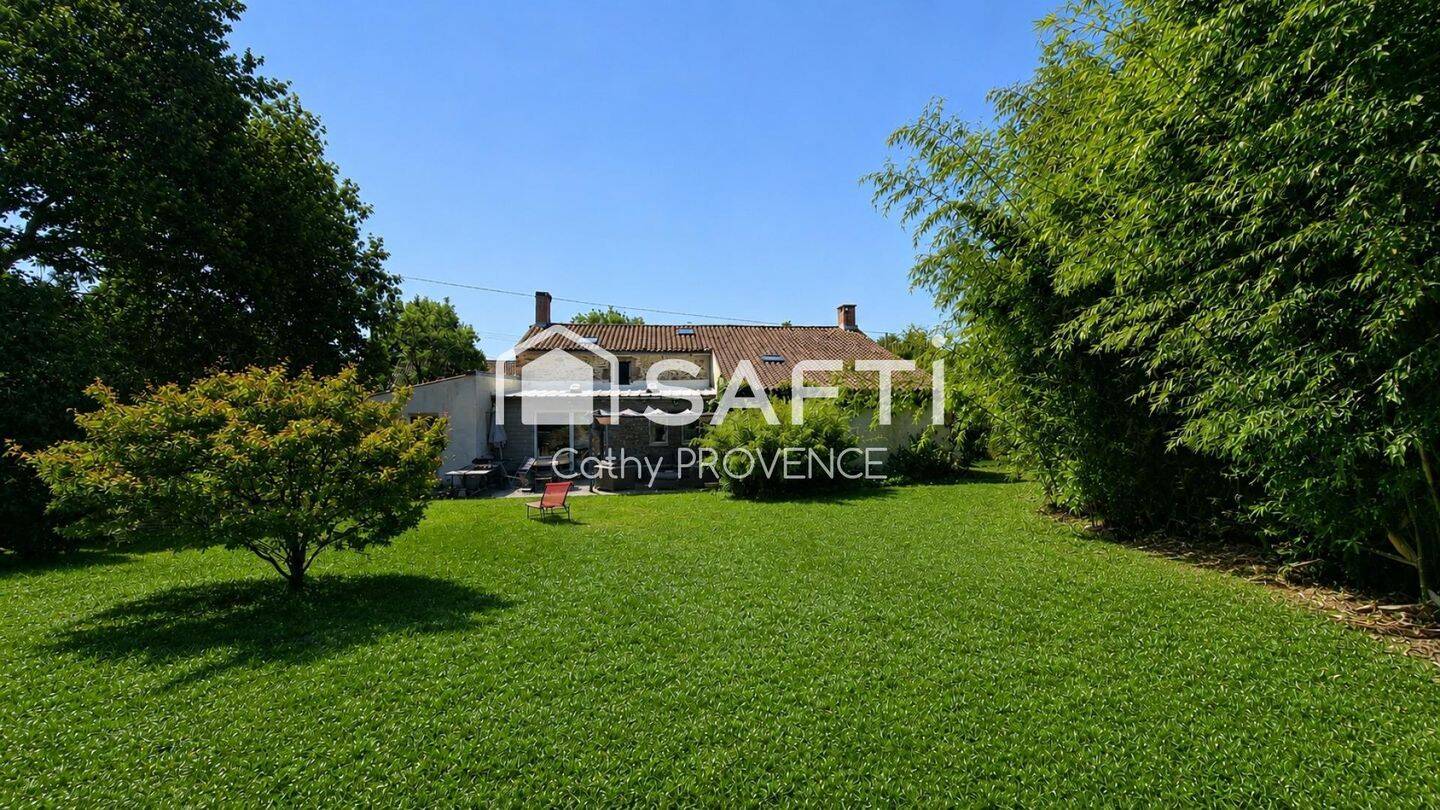 Maison 7 pièces 219 m² · à Aubigny-les Clouzeaux · 219 m² · 392 000 €