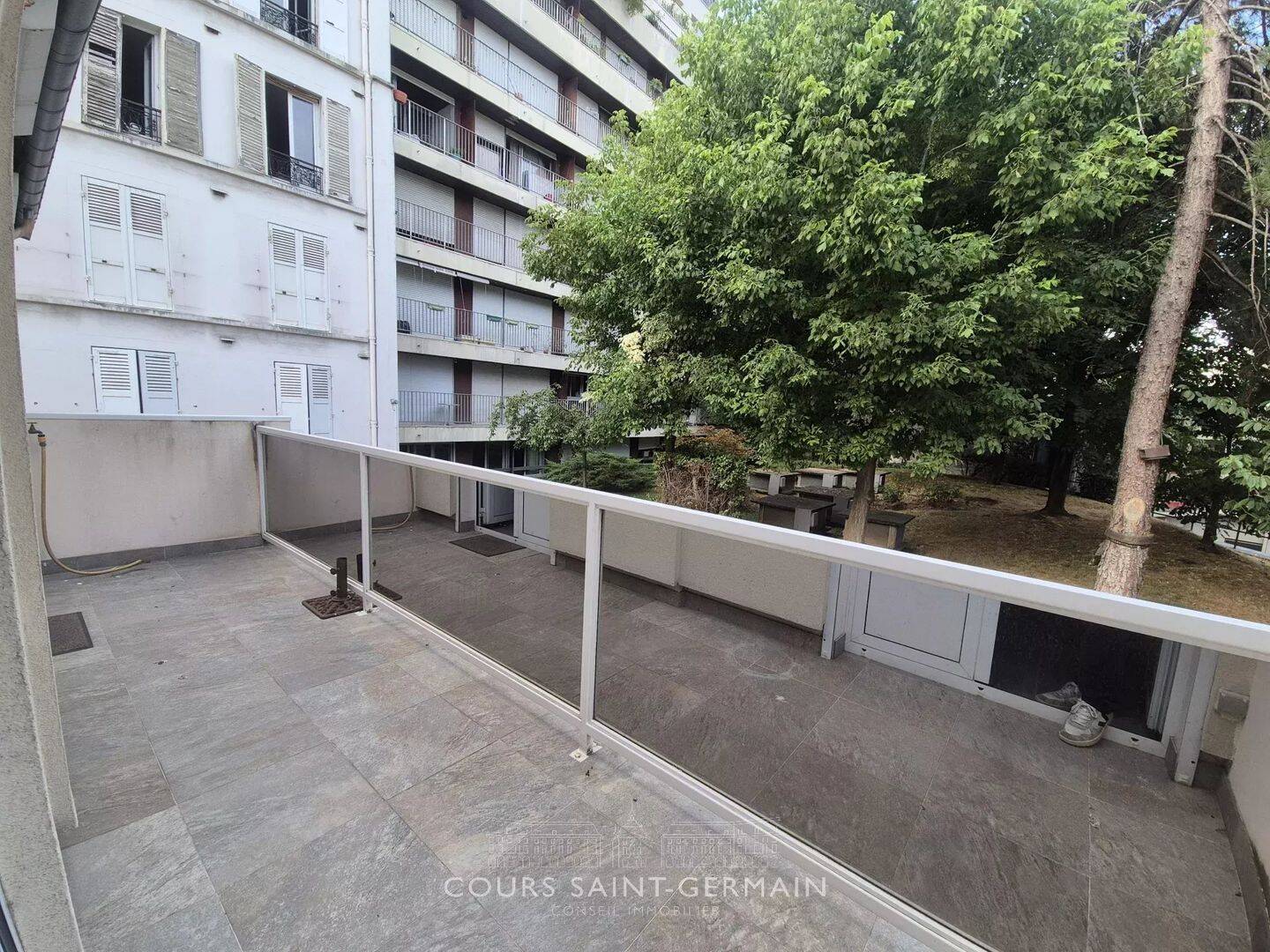 Appartement 4 pièces 84 m² · à Paris 15ème Arrondissement · 84 m² · 3 213 €