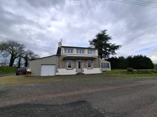 Maison à vendre 98 580 € 4 pièces 2 chambres 86,6 m² 1 681 m² de terrain Glomel 22110