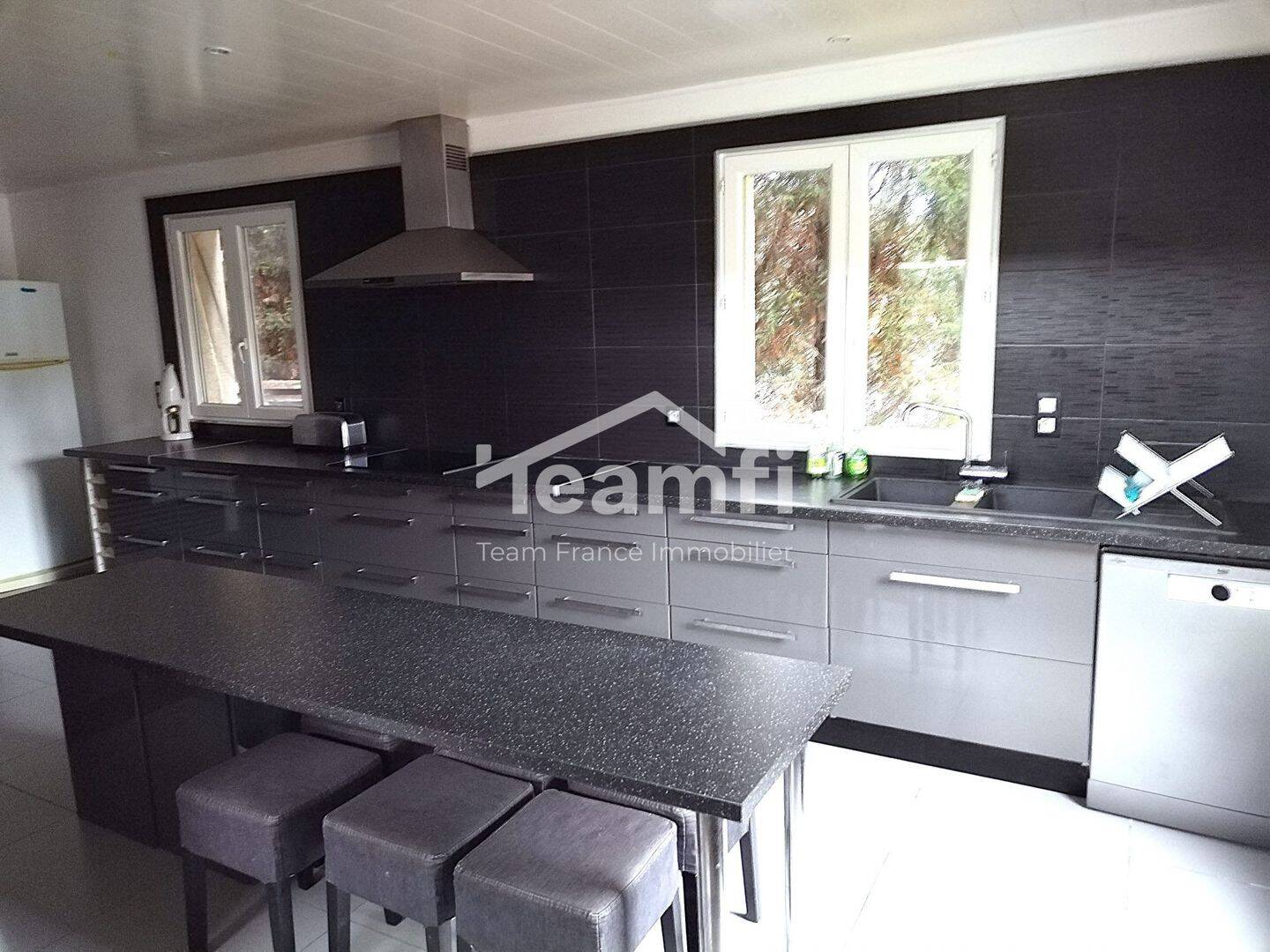 Maison 9 pièces 180 m² · à Maringues · 180 m² · 322 400 €