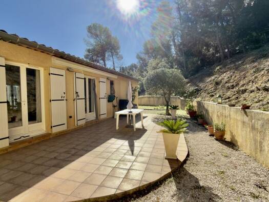 Maison à vendre 640 000 € 5 pièces 4 chambres 135 m² 1 000 m² de terrain Peypin 13124