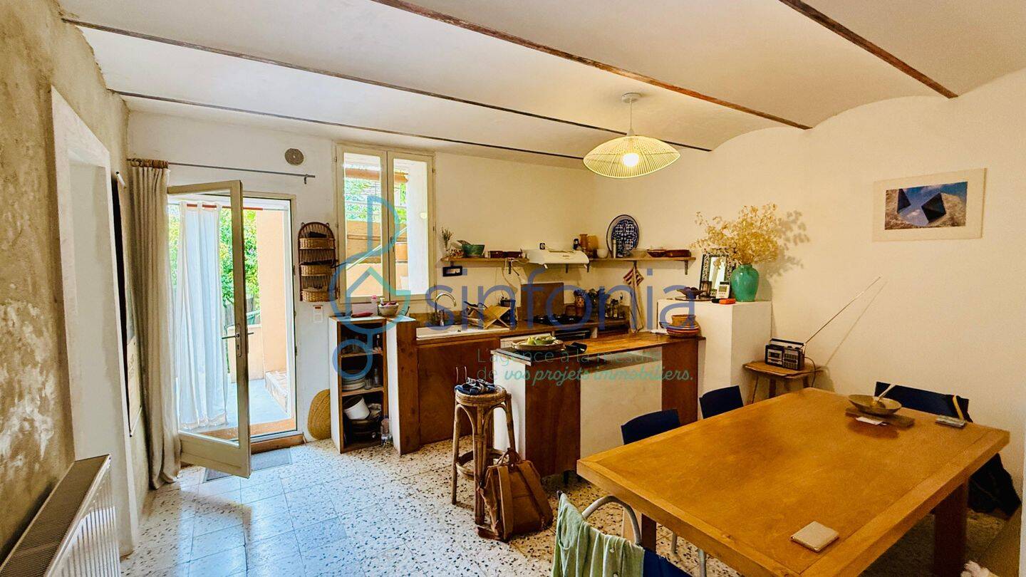 Maison 9 pièces 198 m² · à Saint-Quentin-la-Poterie · 198 m² · 429 000 €