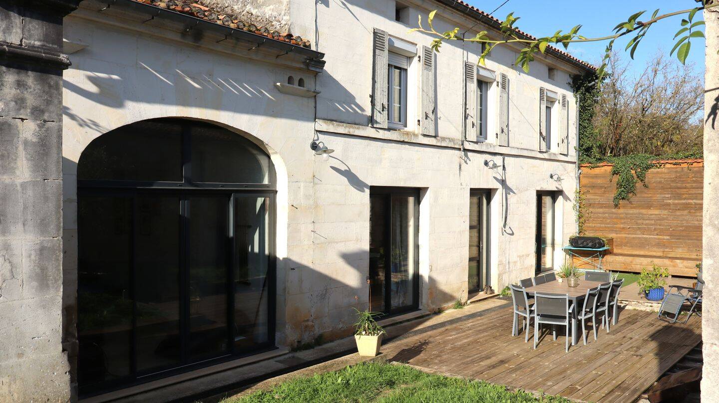 Maison 6 pièces 217 m² · à Angoulême · 217 m² · 386 000 €