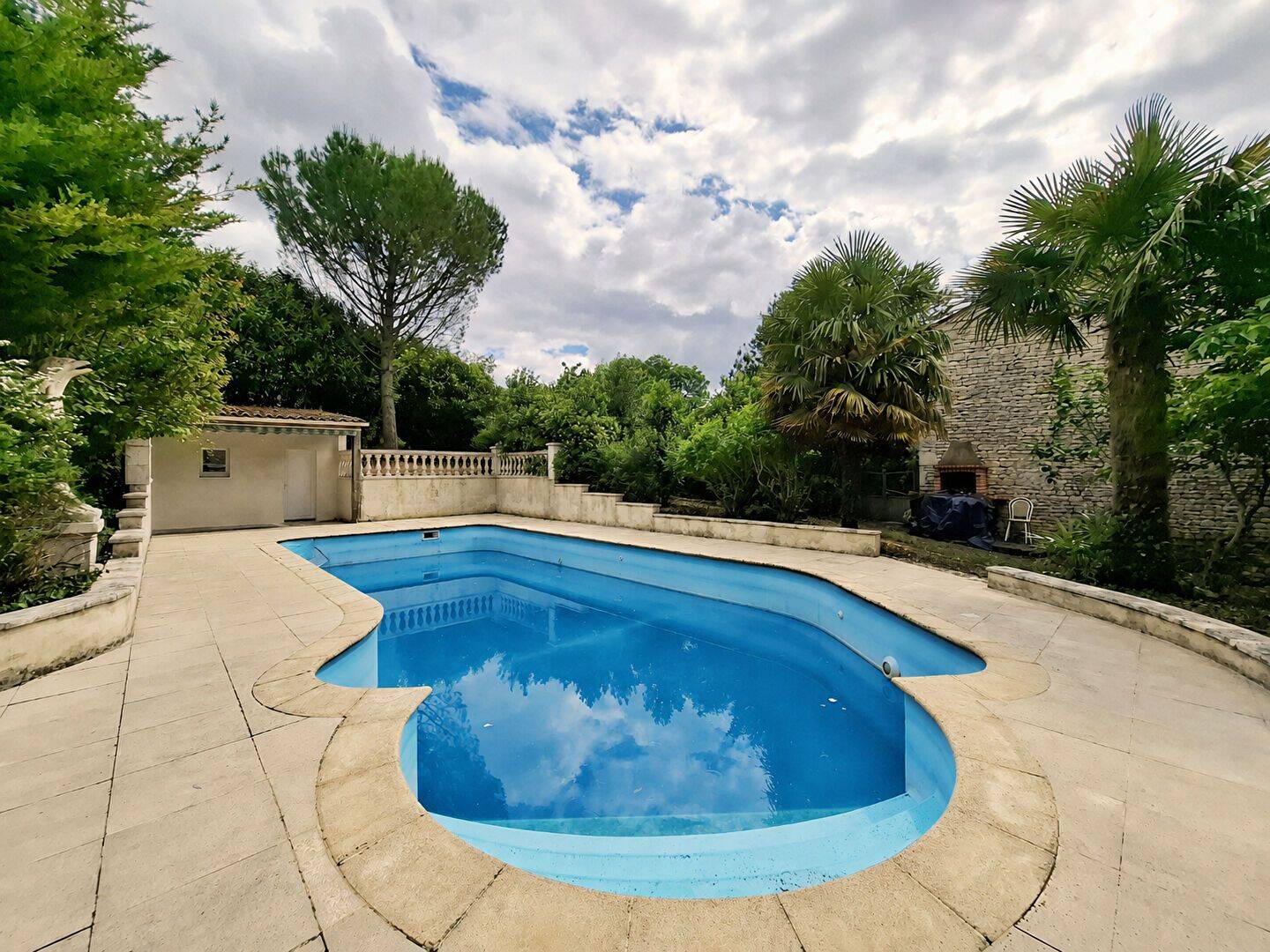 Maison 4 pièces 167 m² · à Dampierre-sur-Boutonne · 167 m² · 185 000 €