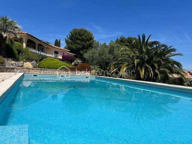 Maison 7 pièces 240 m² · à Ollioules · 240 m² · 1 097 000 €