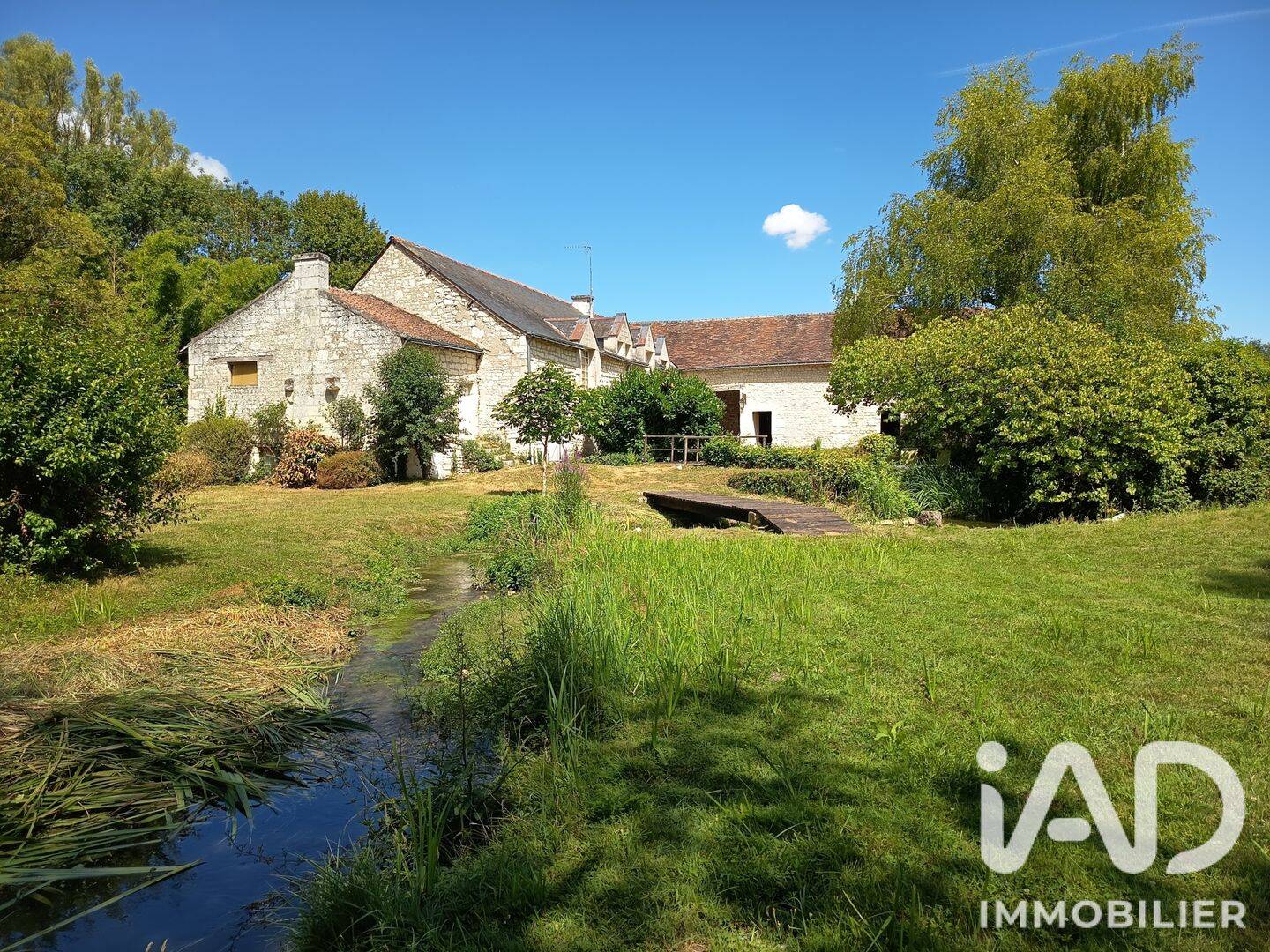 Maison 8 pièces 255 m² · à Marçay · 255 m² · 210 000 €